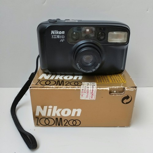 Nikon zoom 200 35mm film - 35mm,